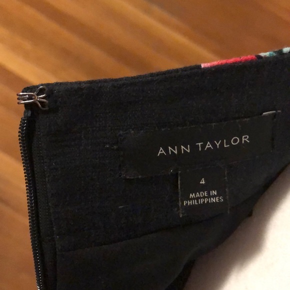 Beautiful Ann Taylor lined skirt - Picture 5 of 7